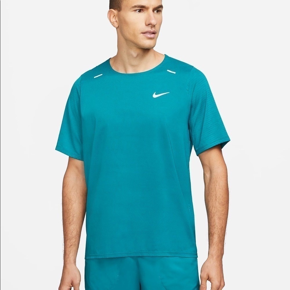 New Nike Breathe 365 Men’s crew neck T shirt short sleeve size Medium